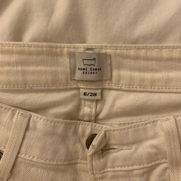 Levi’s: White Denim Jeans (Size: 6/28) - Picture 4 of 4